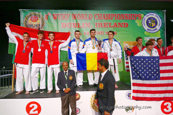 Csatl�s Botond, Voz�r Ferenc, Woog Arnold - Csapat kumite VB. 2. helyezettek 