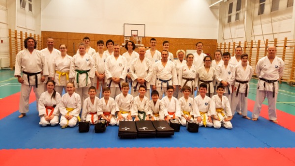 SZAC Karate SE karat�sai az �j felszerel�ssel