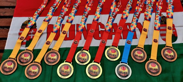 SZAC Karate SE vil�gbajnoki �rem kollekci�ja